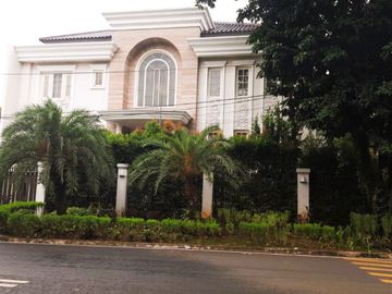 Rumah Mewah Hook ada Kolam Renang di Sekolah Duta Pondok Indah