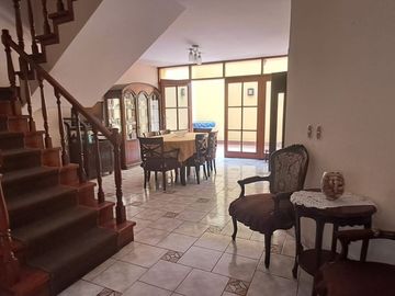 VENTA DE CASA, PROLONGACION BENAVIDES, 246 M2, 7 DORMITORIOS, 3 BAÑOS, 2 COCHERAS, TERRAZA
