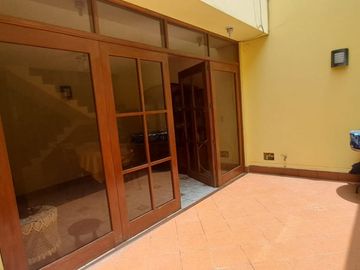 VENTA DE CASA, PROLONGACION BENAVIDES, 246 M2, 7 DORMITORIOS, 3 BAÑOS, 2 COCHERAS, TERRAZA