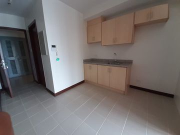 1bedroom condo in makati paseo de roces rcbc gt tower makati