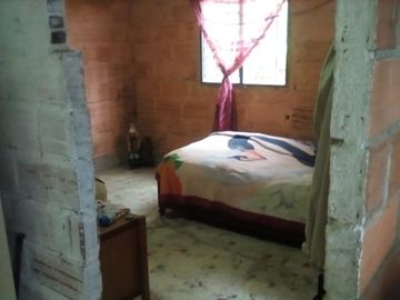 TE VENDO ESTA HUMILDE CASA FINCA EN BARBOSA ANTIOQUIA.