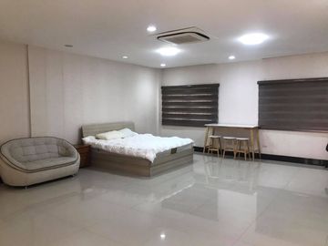 Luxury Mansion in Pulu Amsic Angeles City beside Golf course near Clark
