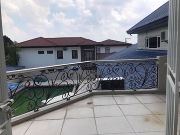 Luxury Mansion in Pulu Amsic Angeles City beside Golf course near Clark