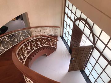 Luxury Mansion in Pulu Amsic Angeles City beside Golf course near Clark