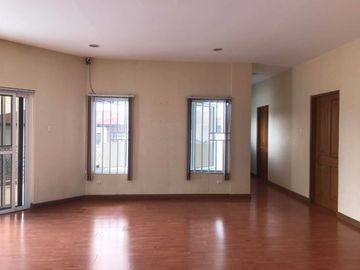 Luxury Mansion in Pulu Amsic Angeles City beside Golf course near Clark