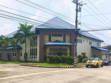 Luxury Mansion in Pulu Amsic Angeles City beside Golf course near Clark