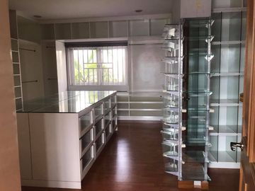 Luxury Mansion in Pulu Amsic Angeles City beside Golf course near Clark