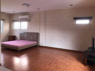 Luxury Mansion in Pulu Amsic Angeles City beside Golf course near Clark