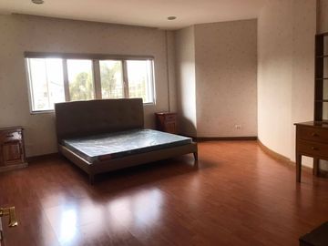 Luxury Mansion in Pulu Amsic Angeles City beside Golf course near Clark