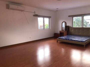 Luxury Mansion in Pulu Amsic Angeles City beside Golf course near Clark