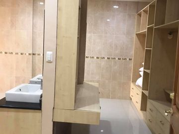 Luxury Mansion in Pulu Amsic Angeles City beside Golf course near Clark