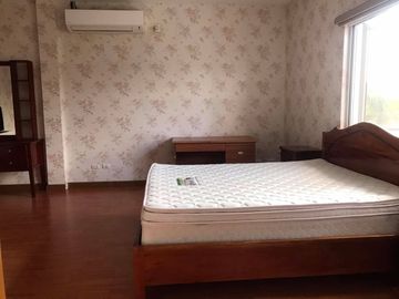 Luxury Mansion in Pulu Amsic Angeles City beside Golf course near Clark