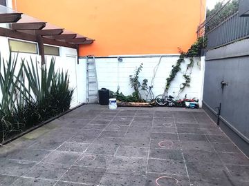 VENTA  CASA CALLE  IXCATEOPAN COLONIA SANTA CRUZ ATOYAC BENITO JUAREZ CDMX.
