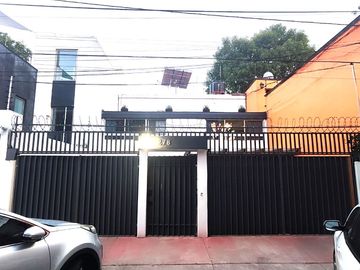 VENTA  CASA CALLE  IXCATEOPAN COLONIA SANTA CRUZ ATOYAC BENITO JUAREZ CDMX.