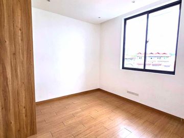 3 Storey Townhouse For Sale in Project 4 near Cubao Quezon City