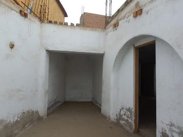 Venta de Casa Como Terreno Los Olivos At 161 m²