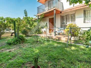 Casa En Venta 5 Dorm, 2 Baños. José Arrieta / Consistorial