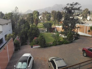 VENDO CASA CON PISCINA CERCA A MOLINA PLAZA – LA MOLINA
