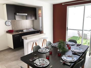 Casa de 2 recámaras en Villas de la Estancia a 8 minutos del Pueblito Querétaro