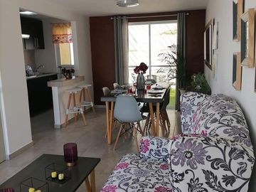 Casa de 2 recámaras en Villas de la Estancia a 8 minutos del Pueblito Querétaro