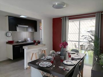 Casa de 2 recámaras en Villas de la Estancia a 8 minutos del Pueblito Querétaro