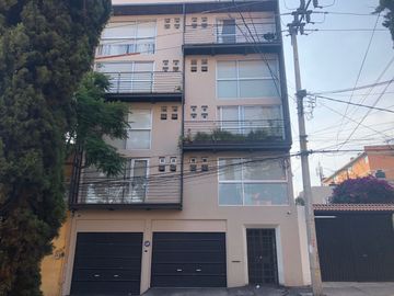 VENDO INCREÍBLE PH FRENTE A LA LIGA MAYA DE 2 NIVELES 5 REC. CON ROOF GARDEN PRIV.