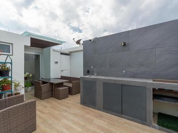 VENDO INCREÍBLE PH FRENTE A LA LIGA MAYA DE 2 NIVELES 5 REC. CON ROOF GARDEN PRIV.