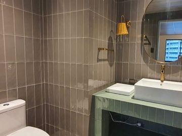 Spacious 4 BR Unit at Avignon Tower Salcedo Village Makati