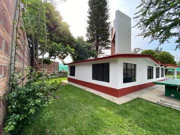 VENDO BONITA CASA CON ALBERCA EN TETELCINGO CUAUTLA MORELOS