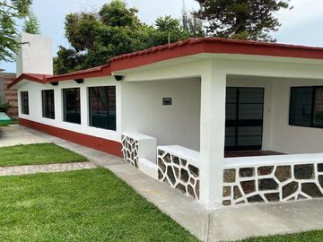 VENDO BONITA CASA CON ALBERCA EN TETELCINGO CUAUTLA MORELOS