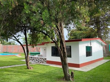 VENDO BONITA CASA CON ALBERCA EN TETELCINGO CUAUTLA MORELOS