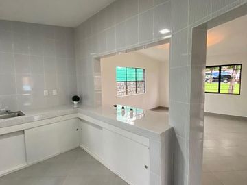 VENDO BONITA CASA CON ALBERCA EN TETELCINGO CUAUTLA MORELOS