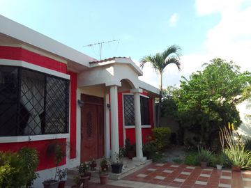 VENDO CASA AMPLIA EN BRISAS DE SANTAY, DURÁN