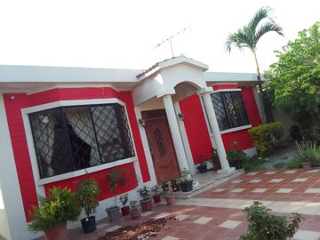 VENDO CASA AMPLIA EN BRISAS DE SANTAY, DURÁN