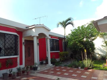 VENDO CASA AMPLIA EN BRISAS DE SANTAY, DURÁN