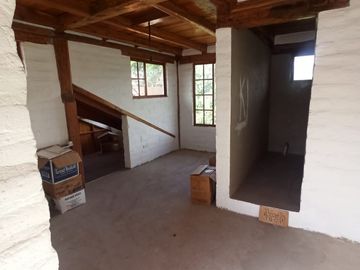 EN VENTA CASA DE CAMPO CON JARDINES Y ARBOLES FRUTALES, SECTOR GUAYLLABAMBA, URBANIZACIÓN OFICIALES DE LA POLICIA