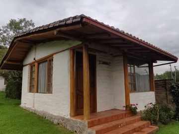 VENTA HERMOSA CASA INDEPENDIENTE LA ARMENIA SECTOR CONOCOTO