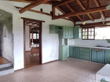 VENTA HERMOSA CASA INDEPENDIENTE LA ARMENIA SECTOR CONOCOTO