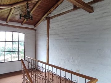 VENTA HERMOSA CASA INDEPENDIENTE LA ARMENIA SECTOR CONOCOTO