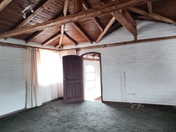 VENTA HERMOSA CASA INDEPENDIENTE LA ARMENIA SECTOR CONOCOTO