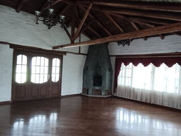 VENTA HERMOSA CASA INDEPENDIENTE LA ARMENIA SECTOR CONOCOTO