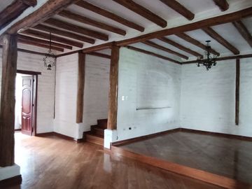 VENTA HERMOSA CASA INDEPENDIENTE LA ARMENIA SECTOR CONOCOTO
