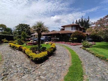 VENTA HERMOSA CASA INDEPENDIENTE LA ARMENIA SECTOR CONOCOTO