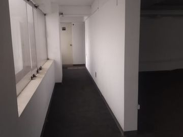 Alquiler de amplia Oficina de 386mt2 en 3 piso de edificio mixto en san isidro
