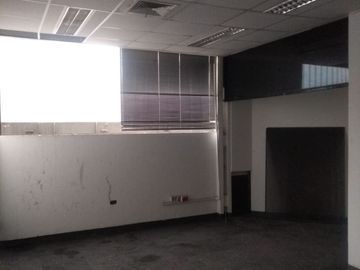 Alquiler de amplia Oficina de 386mt2 en 3 piso de edificio mixto en san isidro
