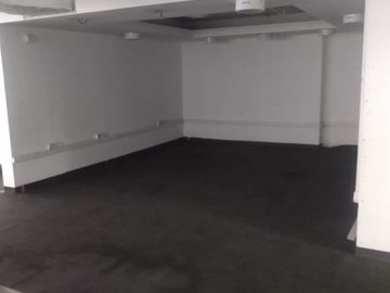 Alquiler de amplia Oficina de 386mt2 en 3 piso de edificio mixto en san isidro