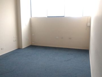 Alquiler de amplia Oficina de 386mt2 en 3 piso de edificio mixto en san isidro