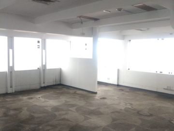 Alquiler de amplia Oficina de 386mt2 en 3 piso de edificio mixto en san isidro