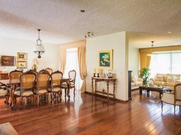 Casa de venta en la zona mas comercial de Cuenca ideal para uso comercial