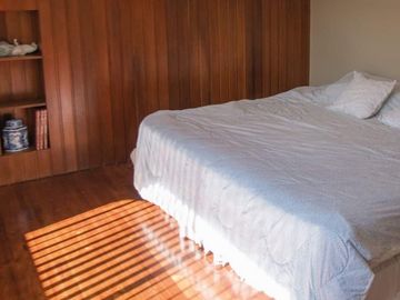 Casa de venta en la zona mas comercial de Cuenca ideal para uso comercial